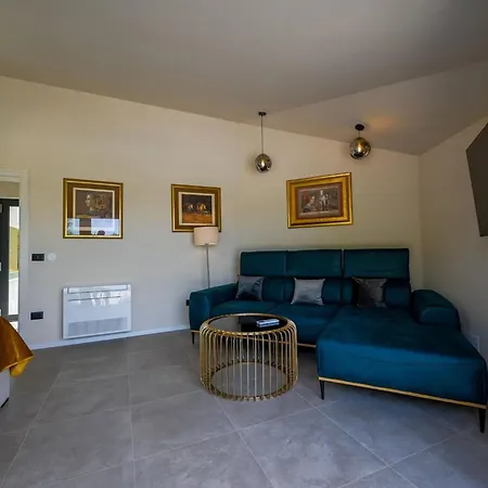 Radiant And Secluded With Pool - Three Bedroom With Pool Vila Rovinj