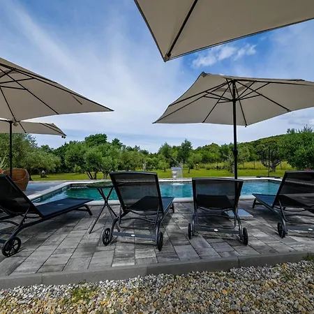 Radiant And Secluded With Pool - Three Bedroom With Pool Vila