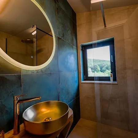 Radiant And Secluded With Pool - Three Bedroom With Pool