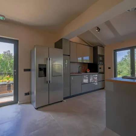 Radiant And Secluded With Pool - Three Bedroom With Pool Vila *