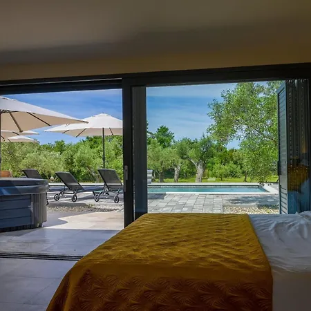 Vila Radiant And Secluded With Pool - Three Bedroom With Pool Rovinj