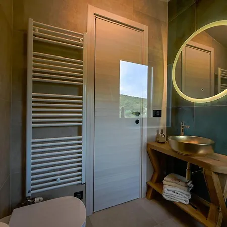 Radiant And Secluded With Pool - Three Bedroom With Pool