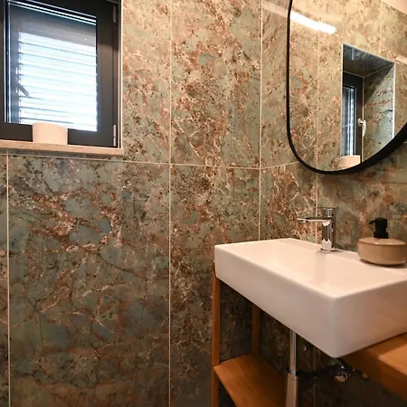 Radiant And Secluded With Pool - Three Bedroom With Pool Vila