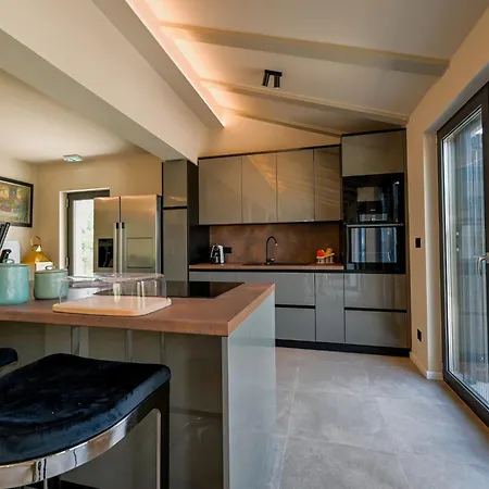 Radiant And Secluded With Pool - Three Bedroom With Pool Vila *