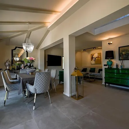 Radiant And Secluded With Pool - Three Bedroom With Pool Vila Rovinj